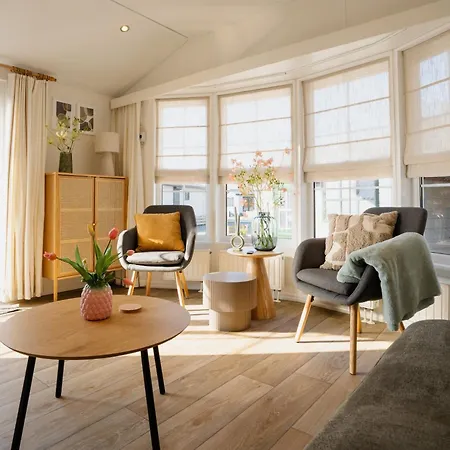 Chalet Aan De Bosrand *