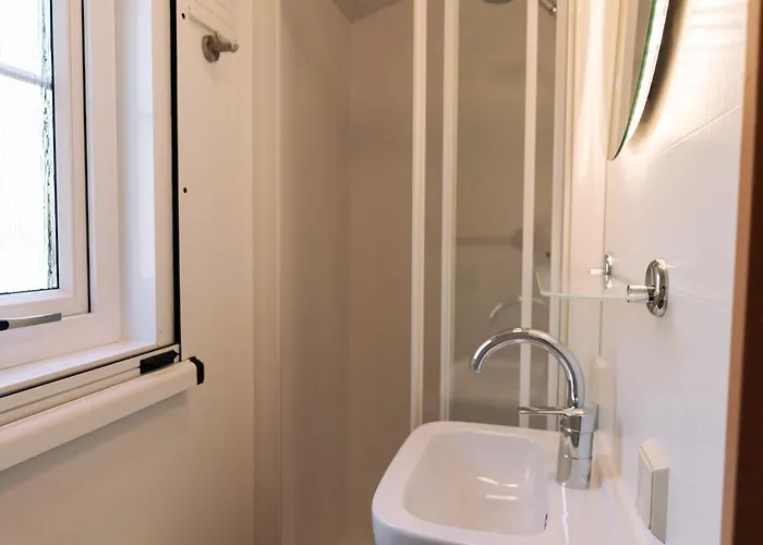 Aan De Bosrand 샬레